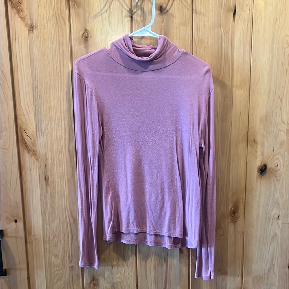 Active Basic Elegant Mauve Turtleneck Top - Women’s Medium